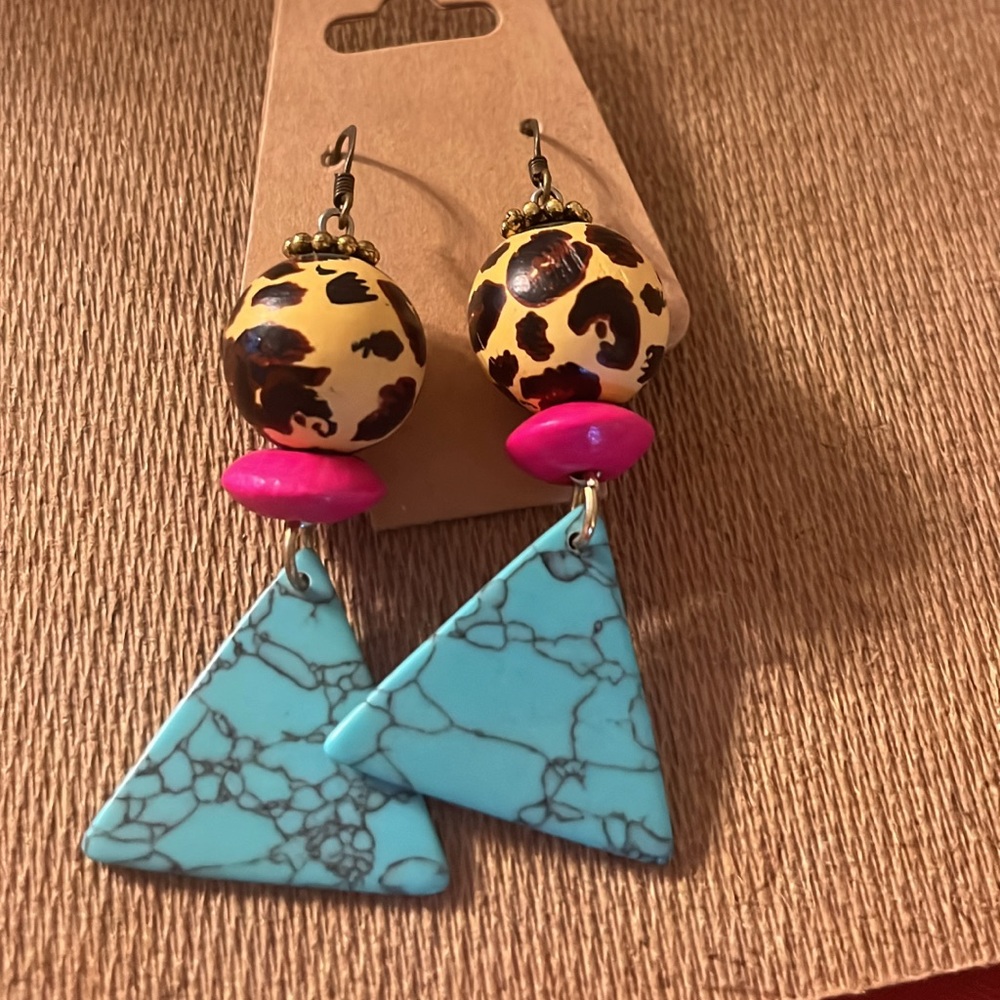 Trendy earringsg